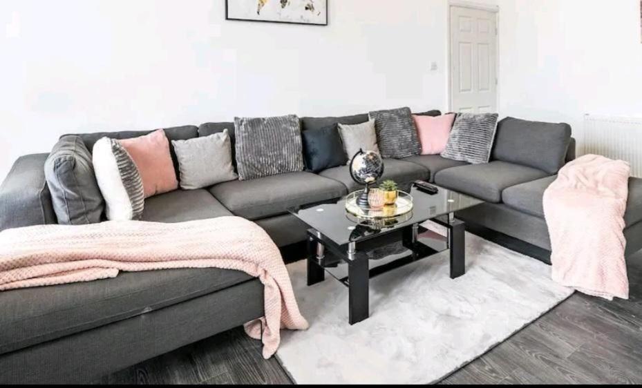 Stylish Furnished Rooms In Barking Centre Exterior photo