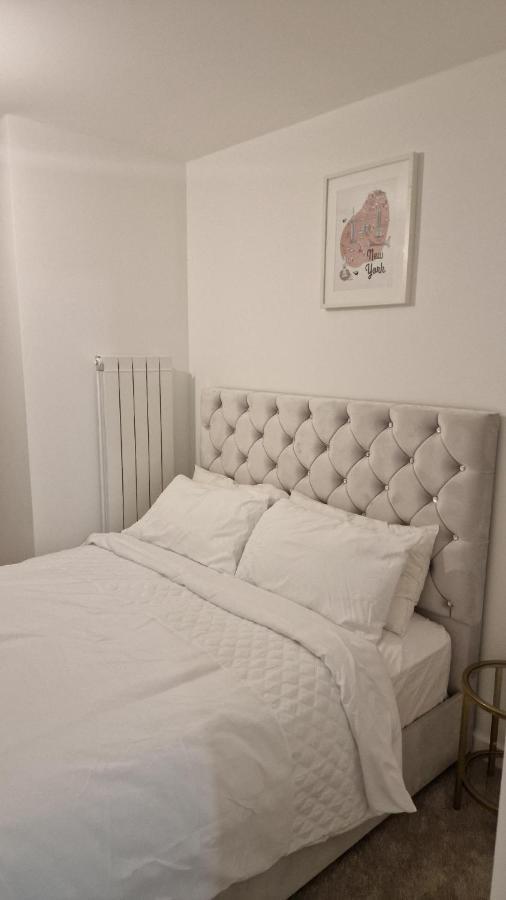 Stylish Furnished Rooms In Barking Centre Exterior photo